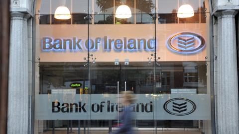 Minister orders review after Bank of Ireland IT glitch